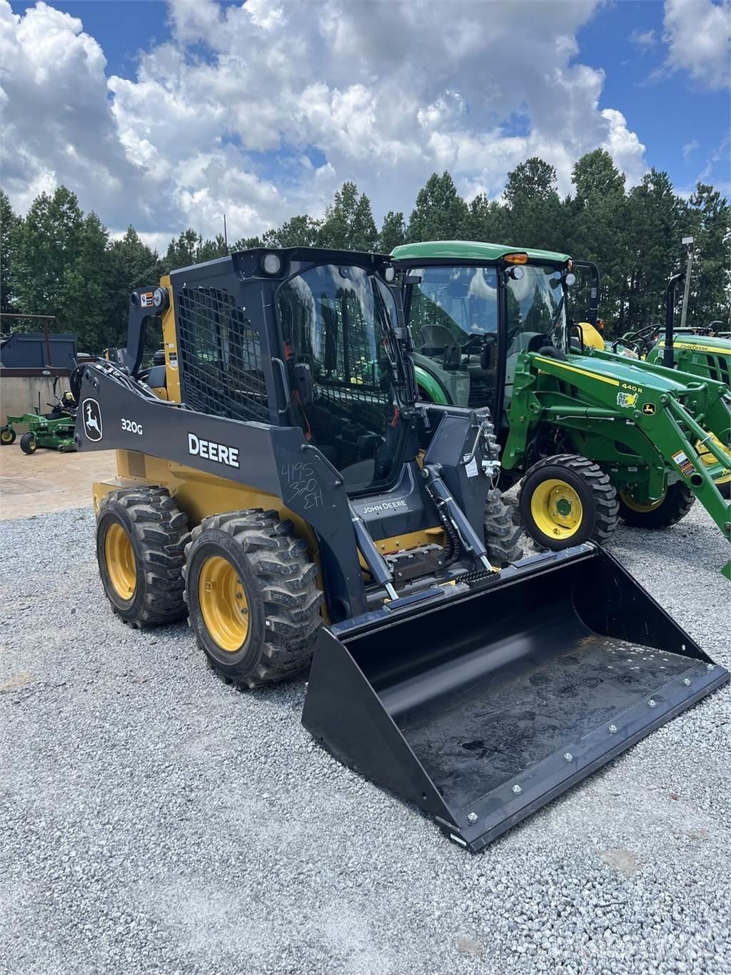 John Deere 320G Liukuohjatut kuormaajat