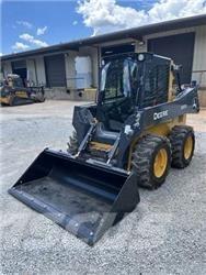 John Deere 320G Liukuohjatut kuormaajat