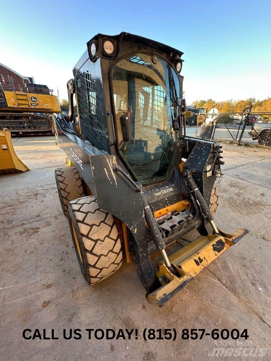 John Deere 320G Liukuohjatut kuormaajat