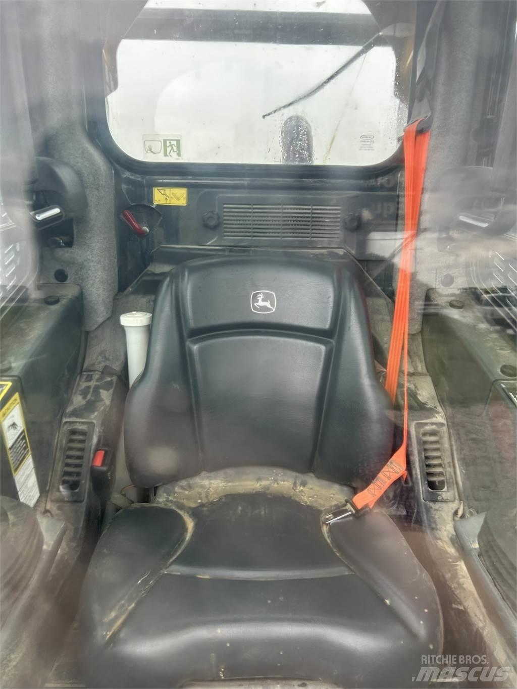 John Deere 331G Pienkuormaajat