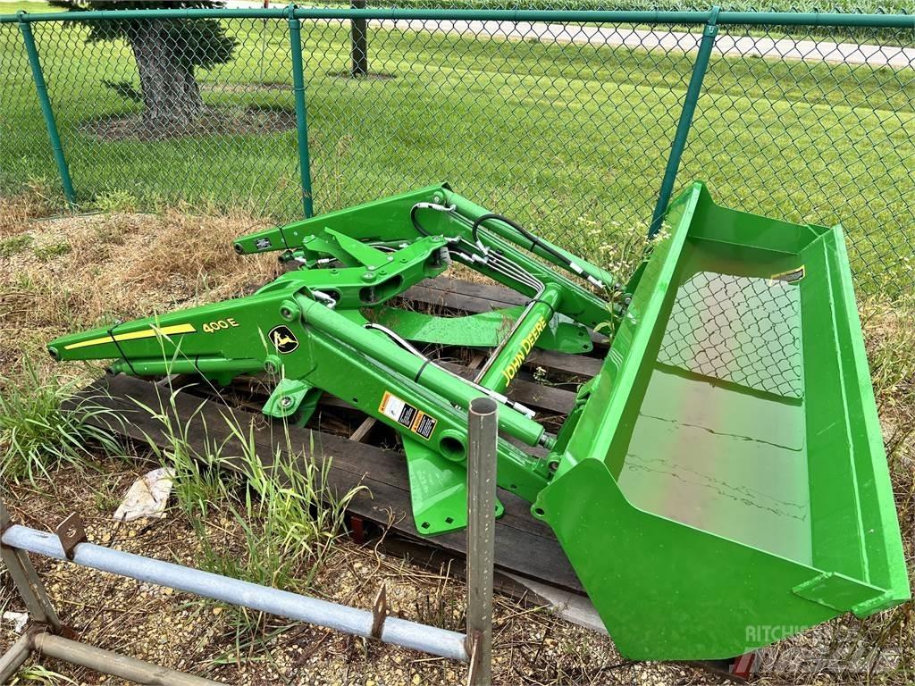 John Deere 400E Traktorit