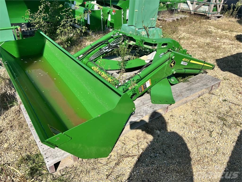 John Deere 400E Traktorit
