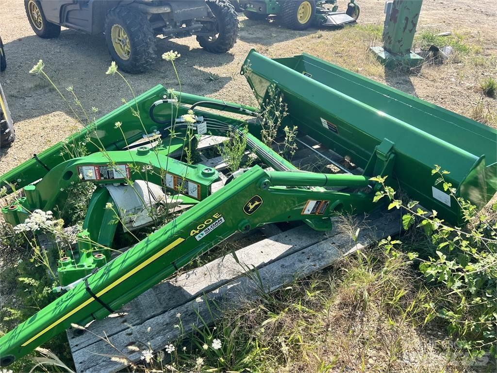 John Deere 400E Traktorit