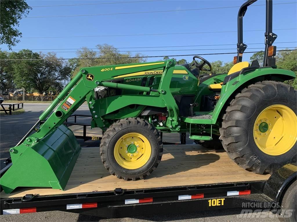 John Deere 4044M Traktorit