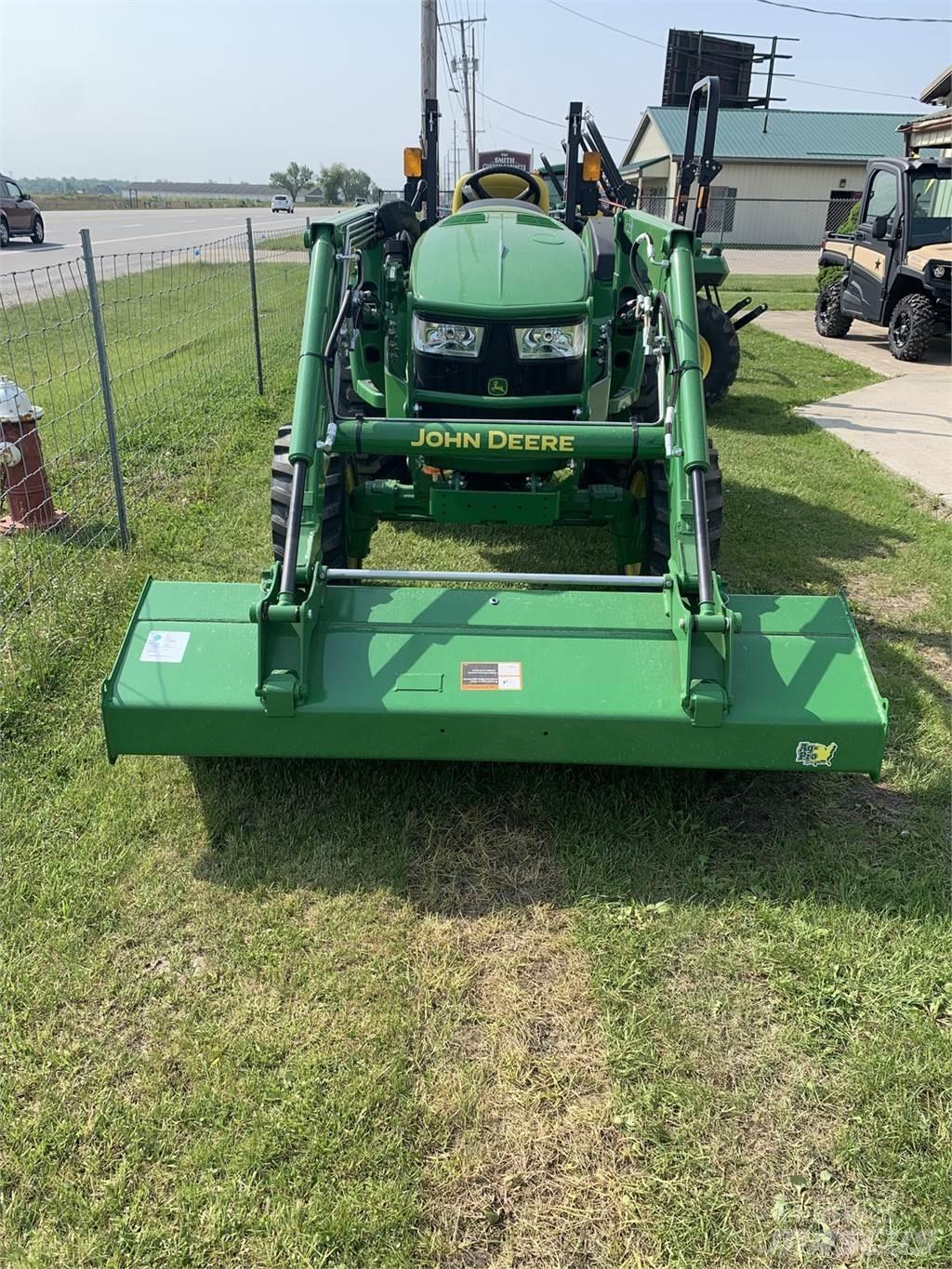John Deere 4044M Traktorit