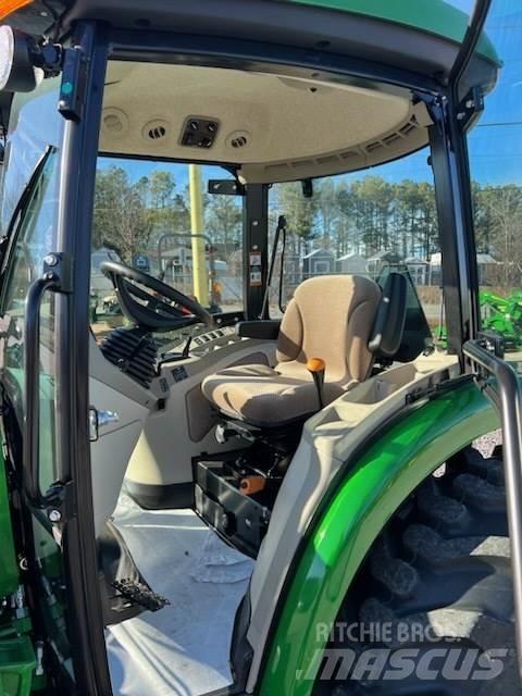John Deere 4044R Traktorit
