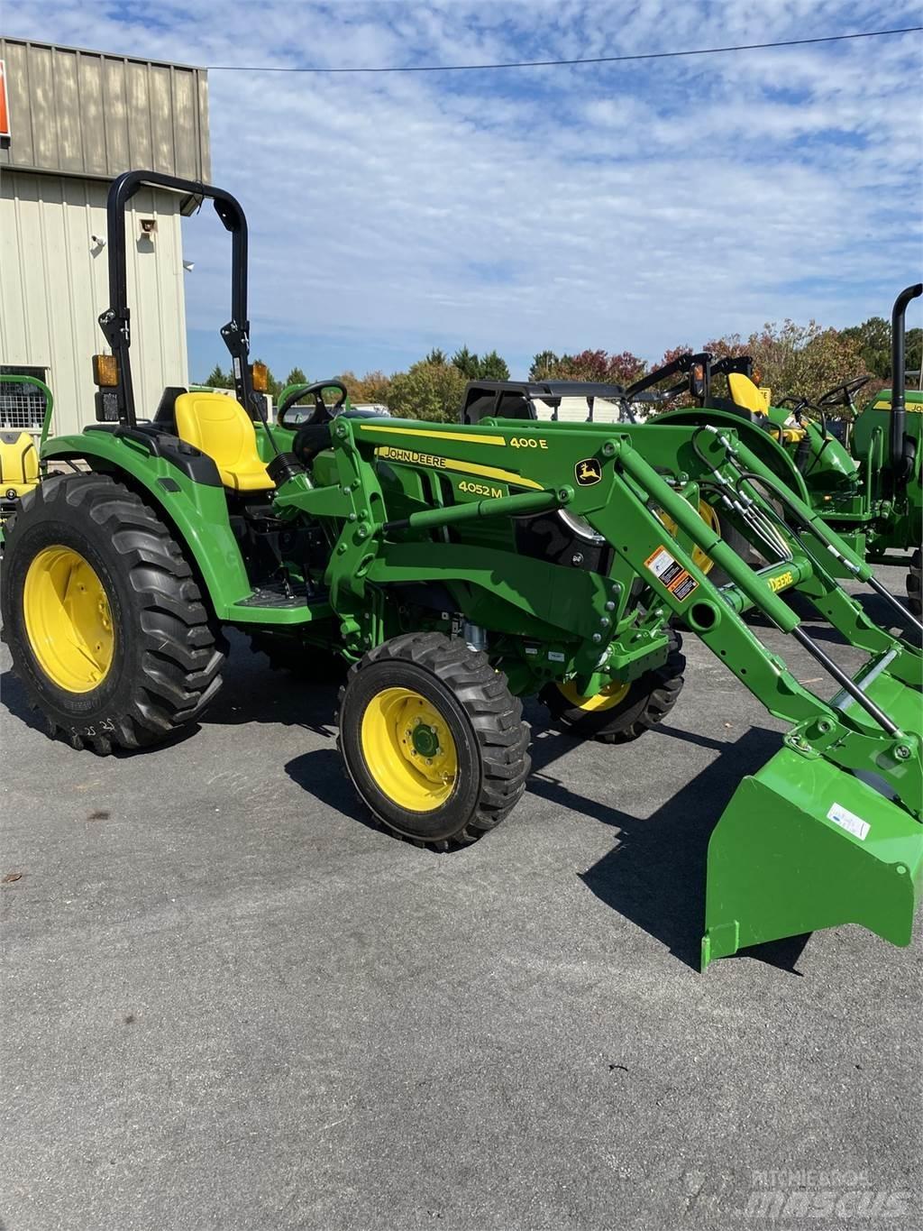 John Deere 4052M Traktorit