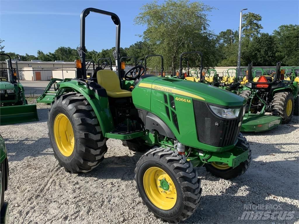 John Deere 4066M Traktorit