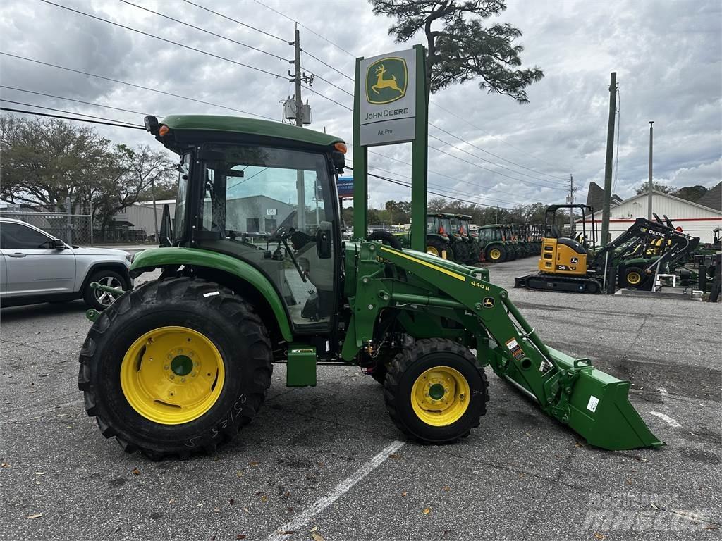 John Deere 4066R Traktorit