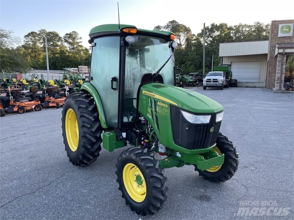 John Deere 4066R Traktorit
