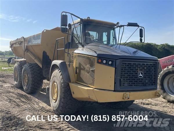 John Deere 460E Dumpperit