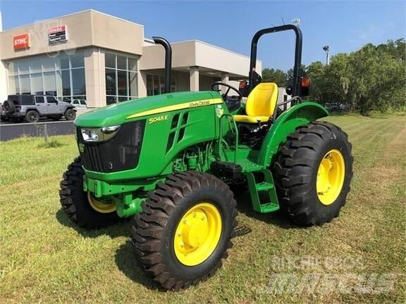 John Deere 5045E Traktorit
