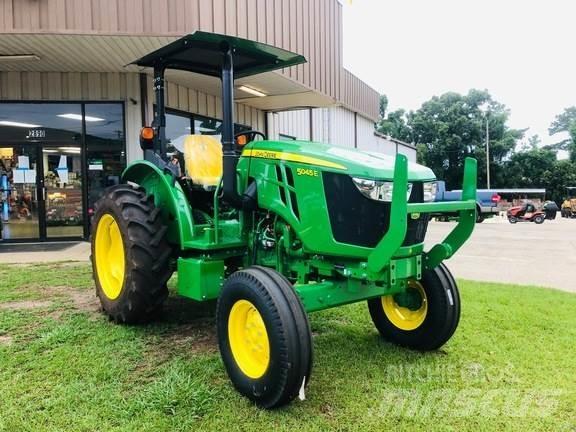 John Deere 5045E Traktorit