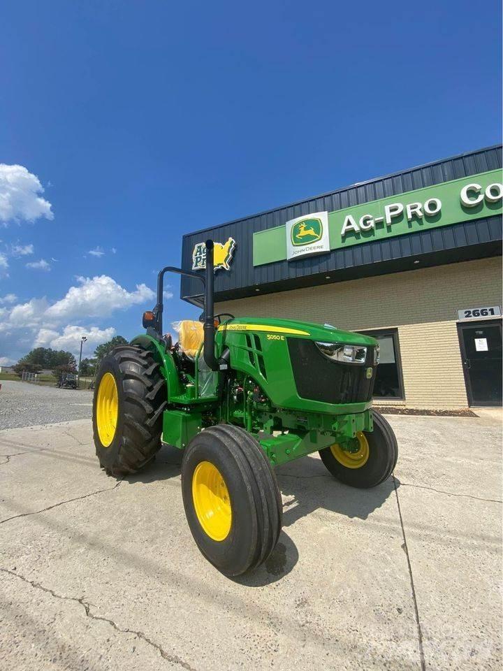 John Deere 5050E Traktorit