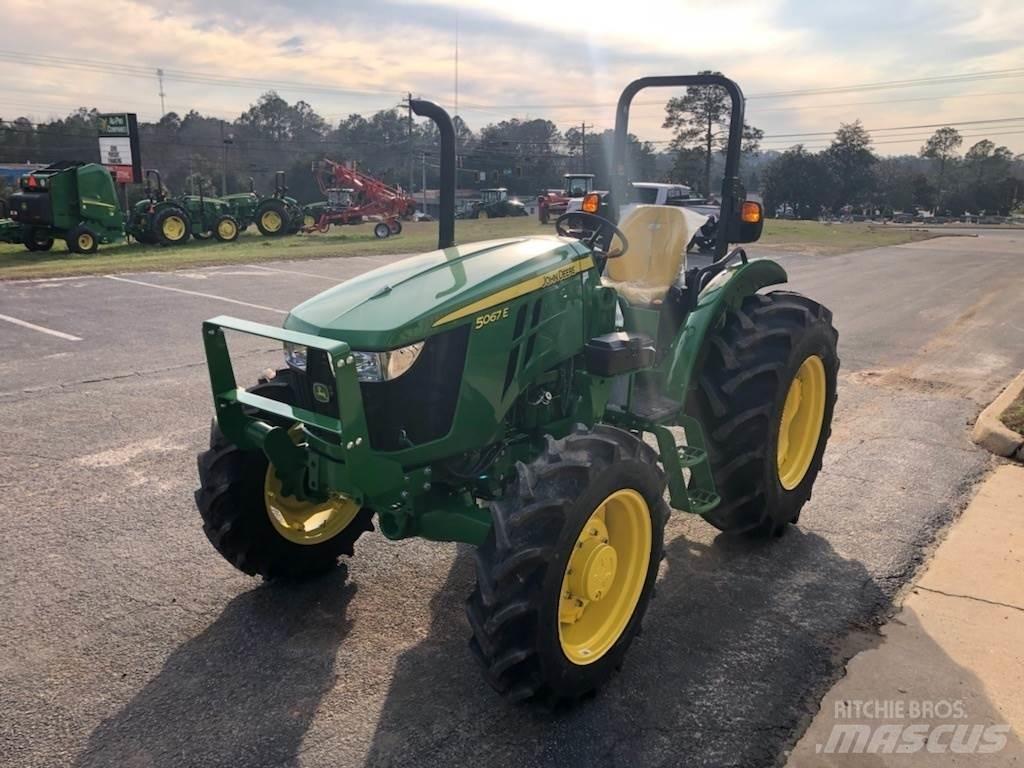 John Deere 5067E Traktorit