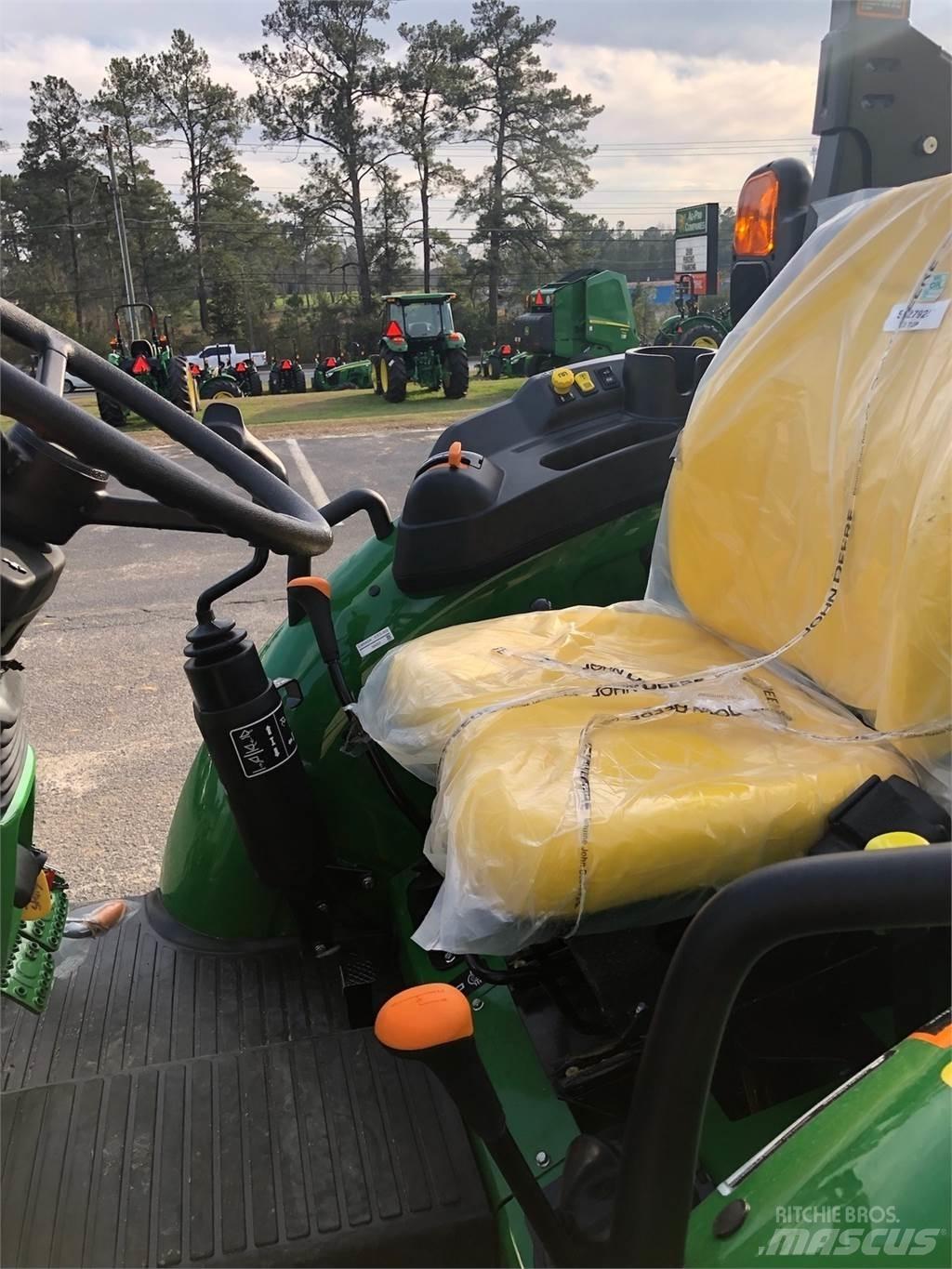 John Deere 5067E Traktorit