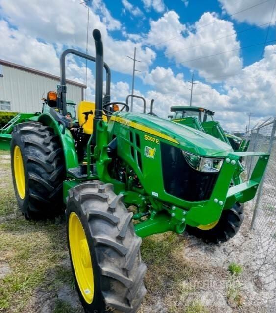 John Deere 5067E Traktorit