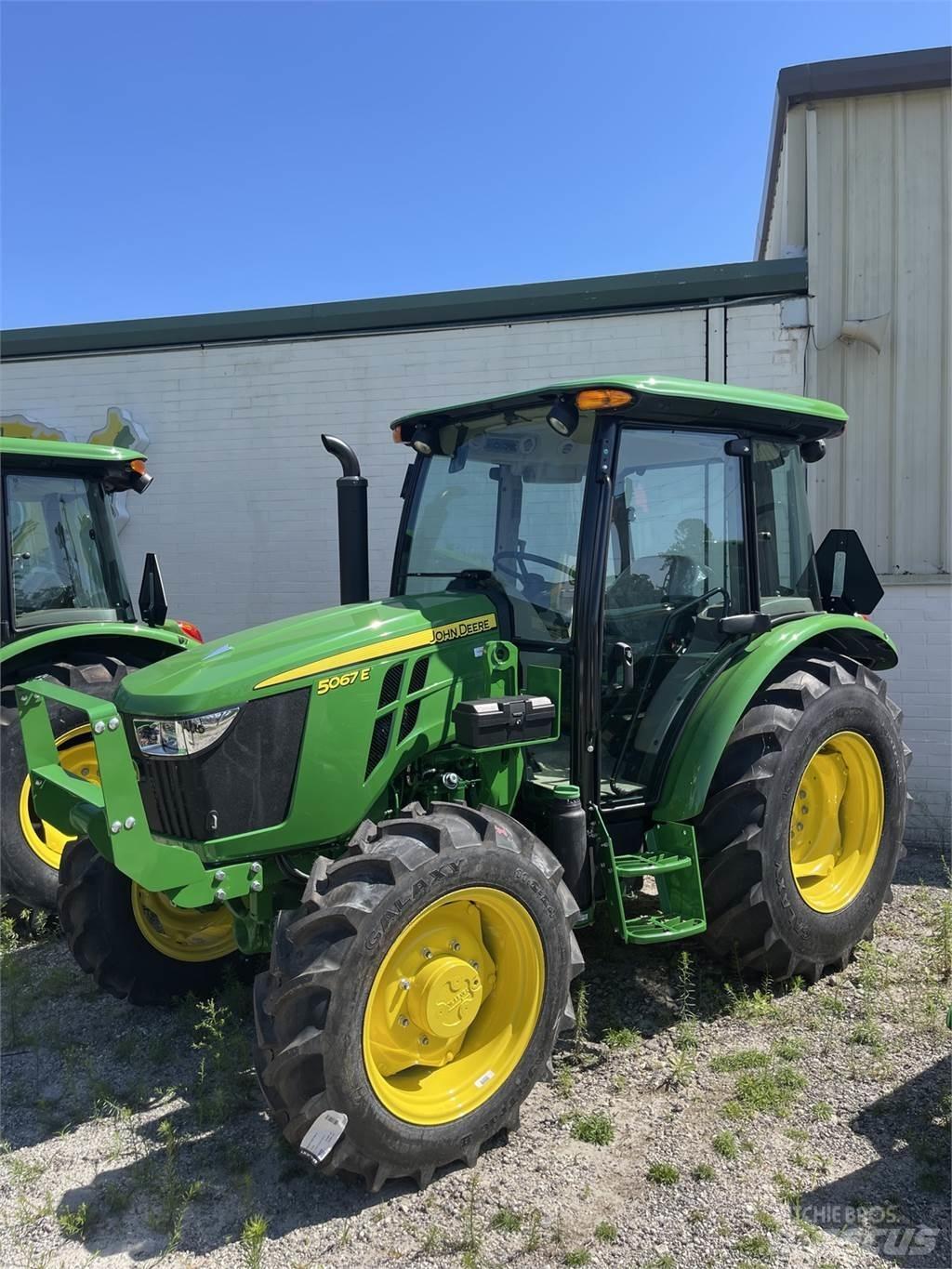 John Deere 5067E Traktorit
