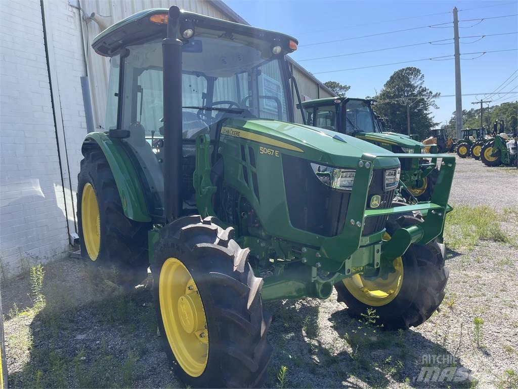 John Deere 5067E Traktorit