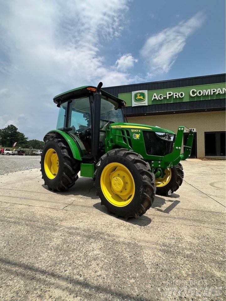 John Deere 5067E Traktorit