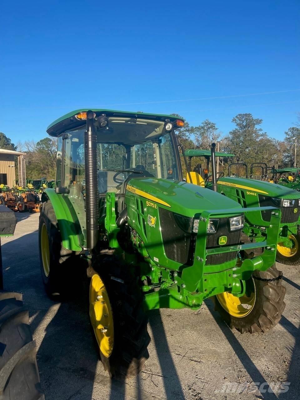John Deere 5075E Traktorit