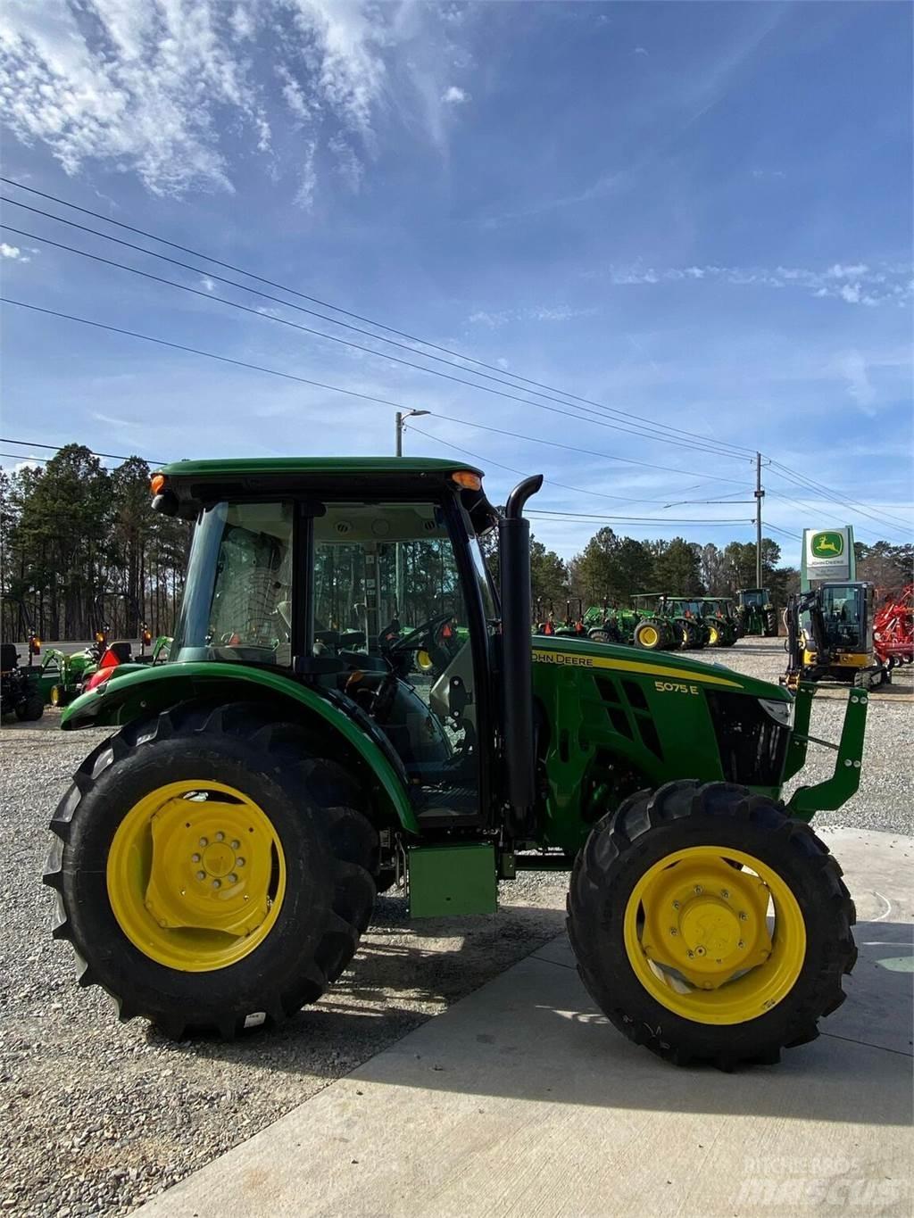 John Deere 5075E Traktorit