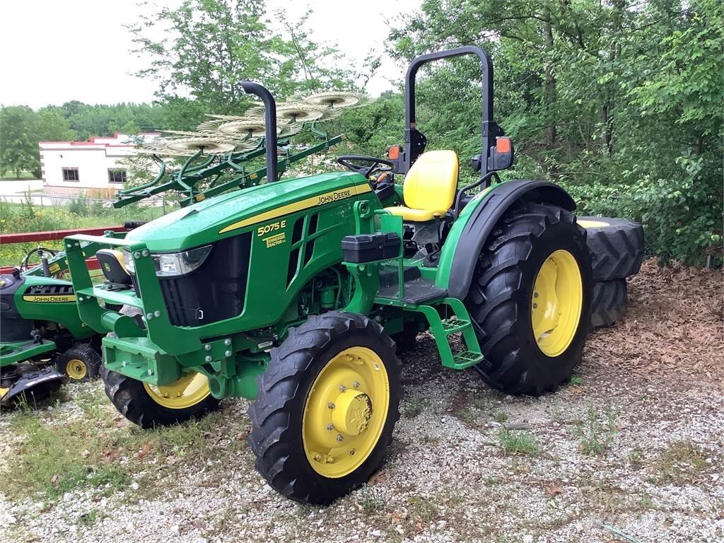 John Deere 5075E Taajamatraktorit