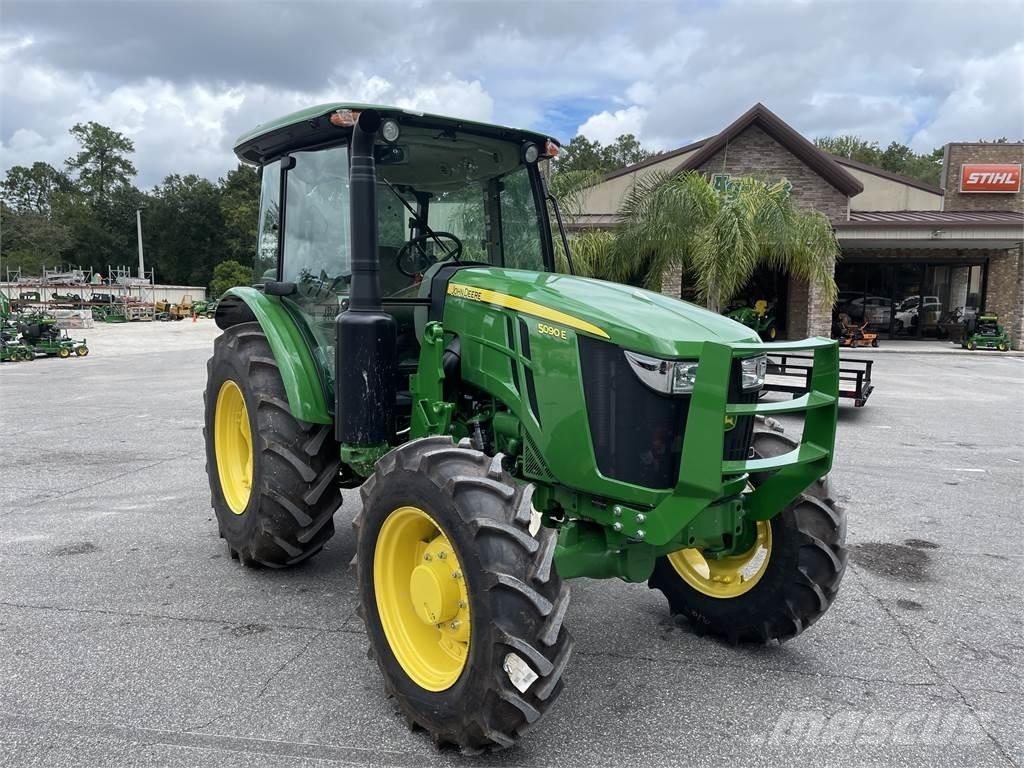 John Deere 5090E Traktorit