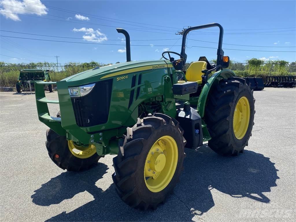 John Deere 5090E Traktorit