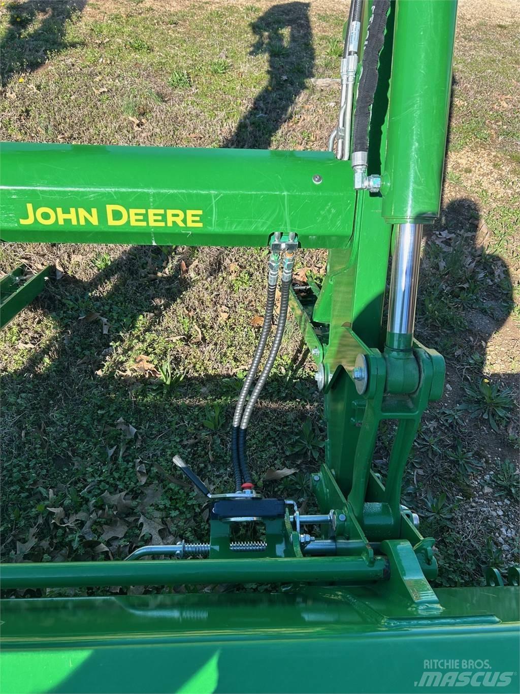 John Deere 600R Traktorit
