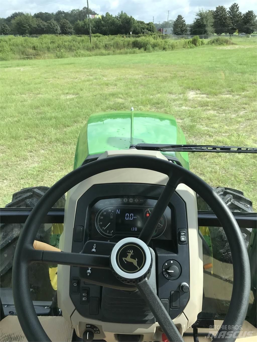 John Deere 6105E Traktorit