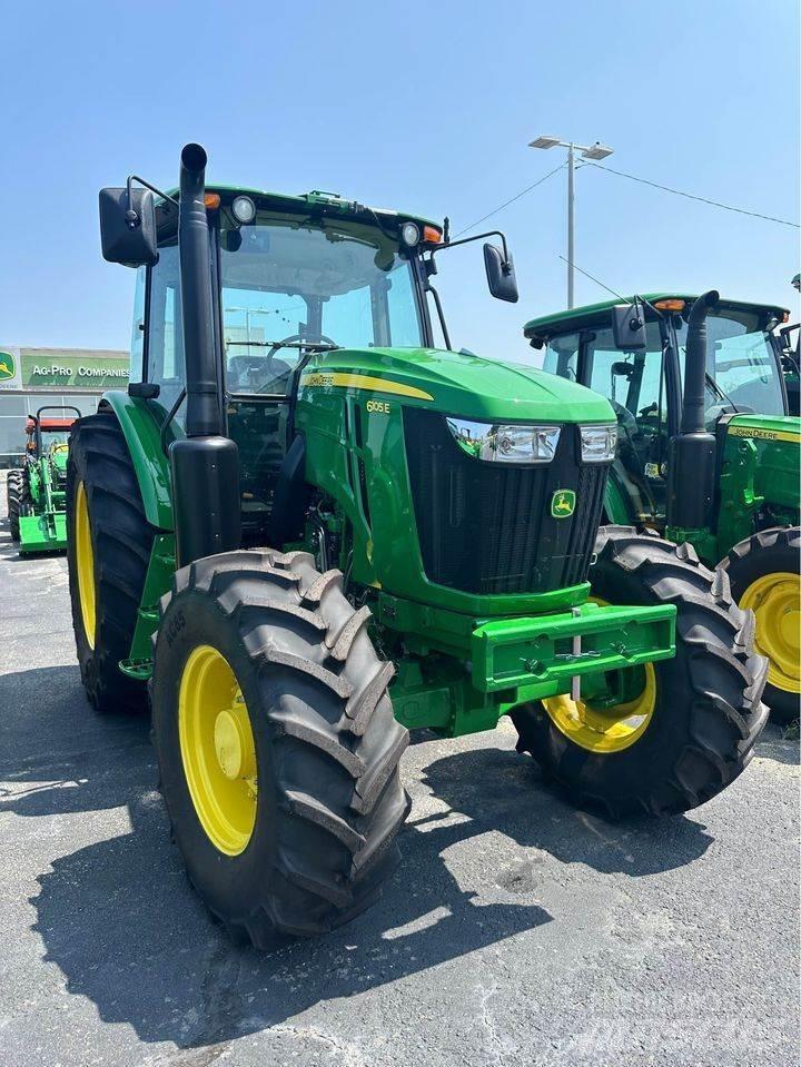 John Deere 6105E Traktorit