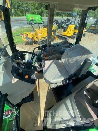 John Deere 6105E Traktorit