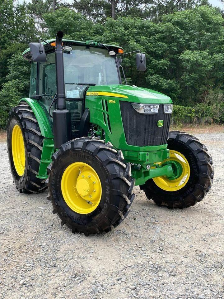 John Deere 6120E Traktorit