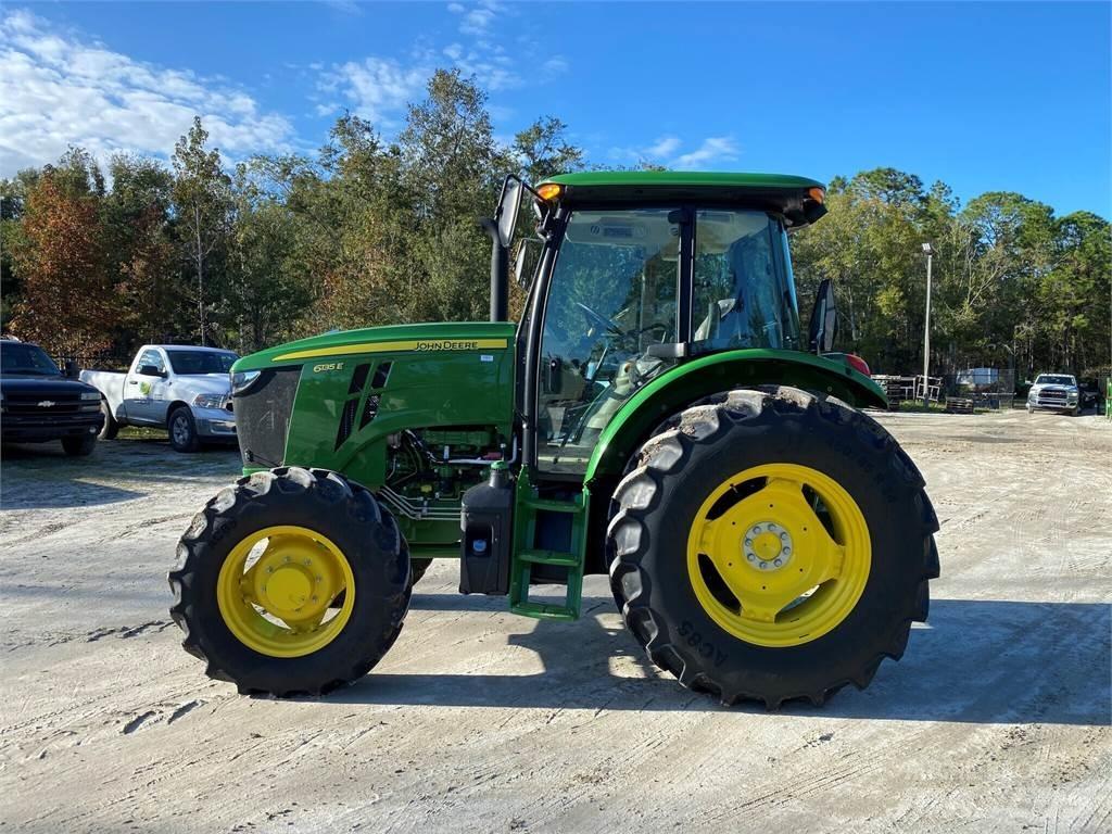 John Deere 6135E Traktorit