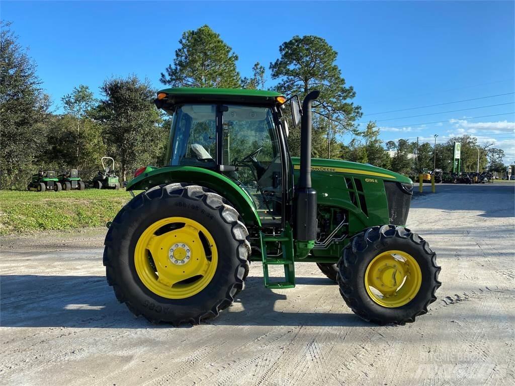John Deere 6135E Traktorit