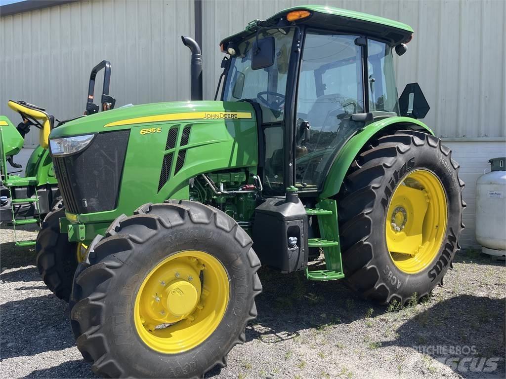 John Deere 6135E Traktorit