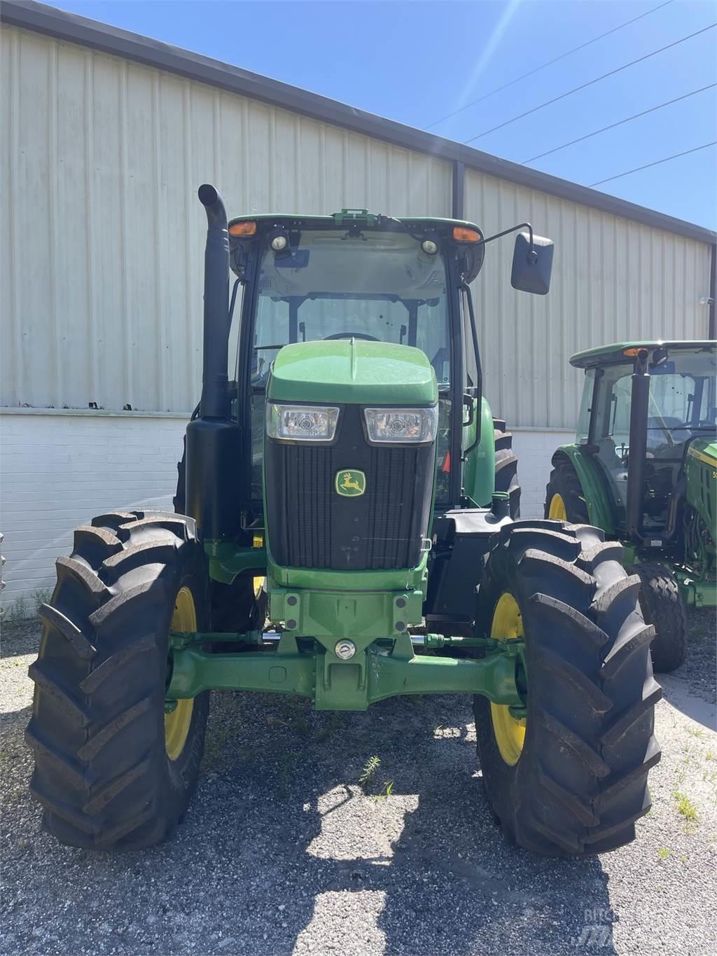 John Deere 6135E Traktorit