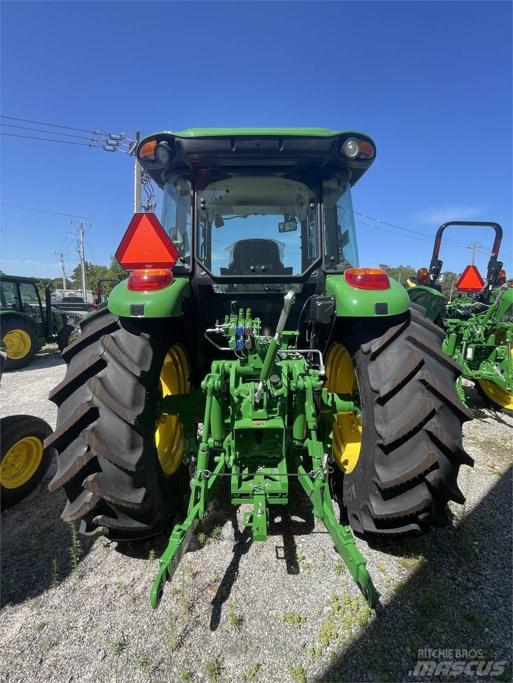 John Deere 6135E Traktorit