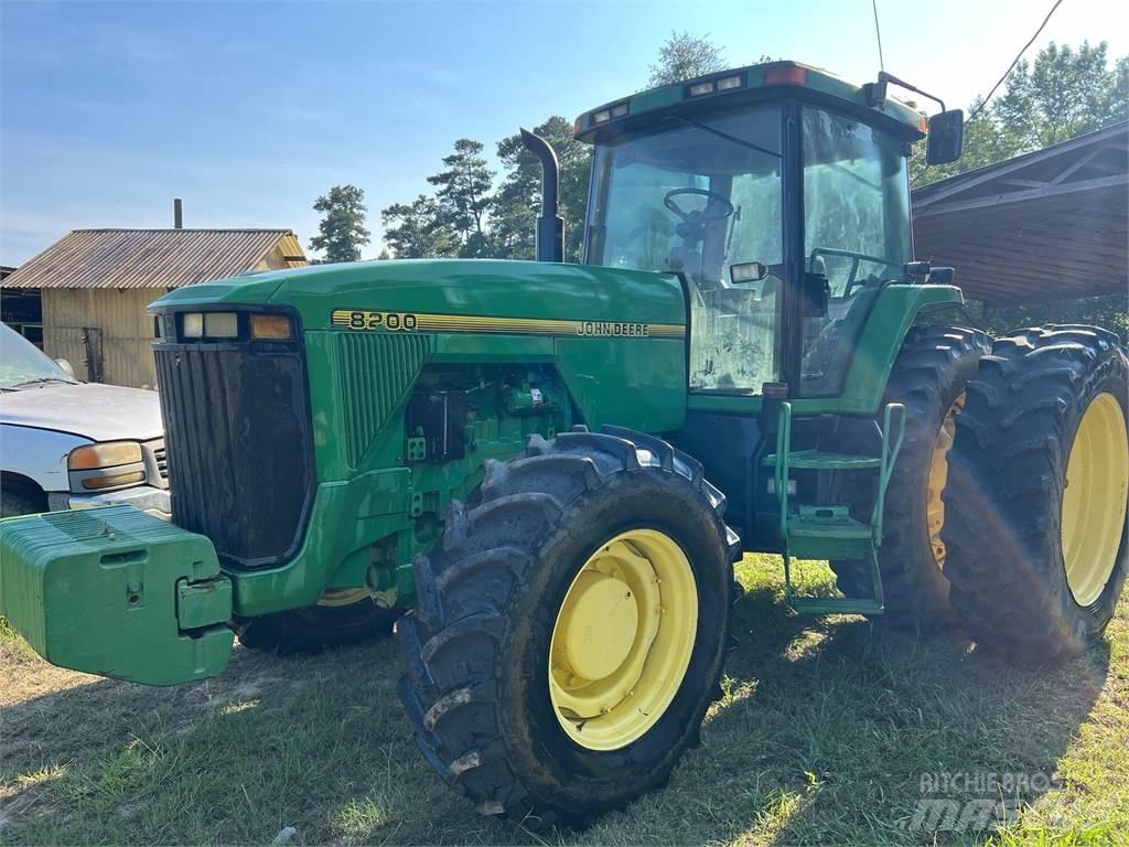 John Deere 8200 Traktorit