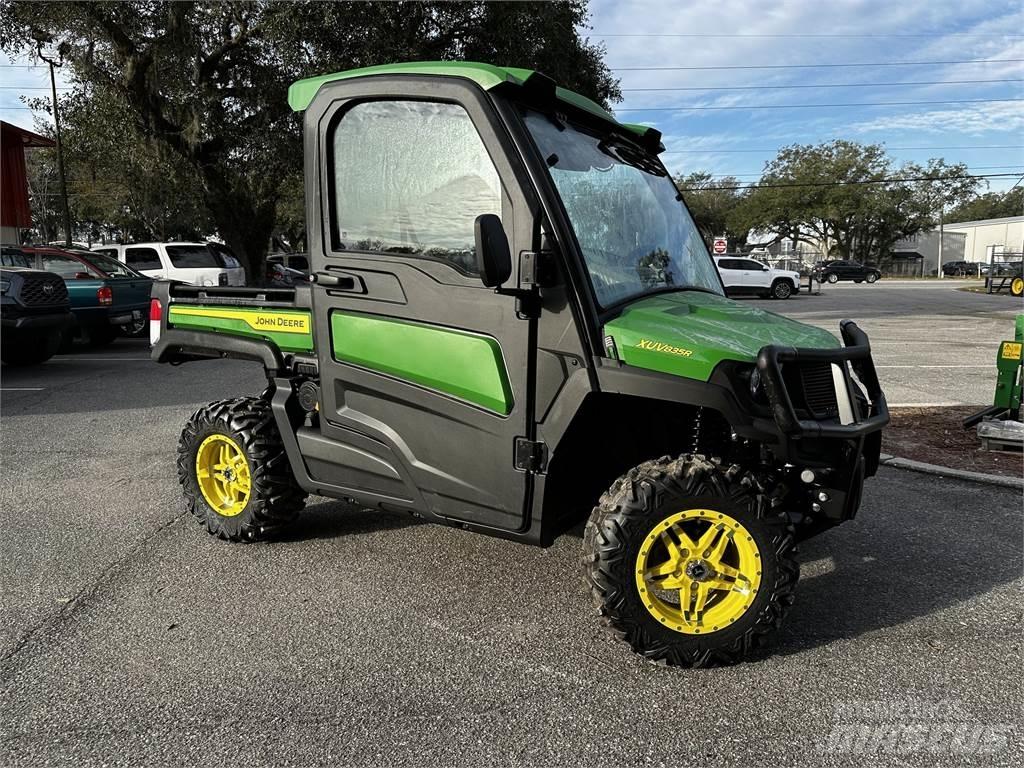 John Deere 835R Taajamakoneet