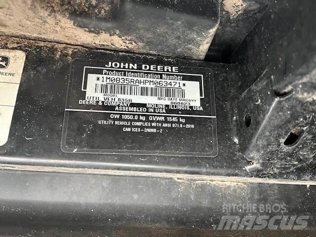 John Deere 835R Taajamakoneet