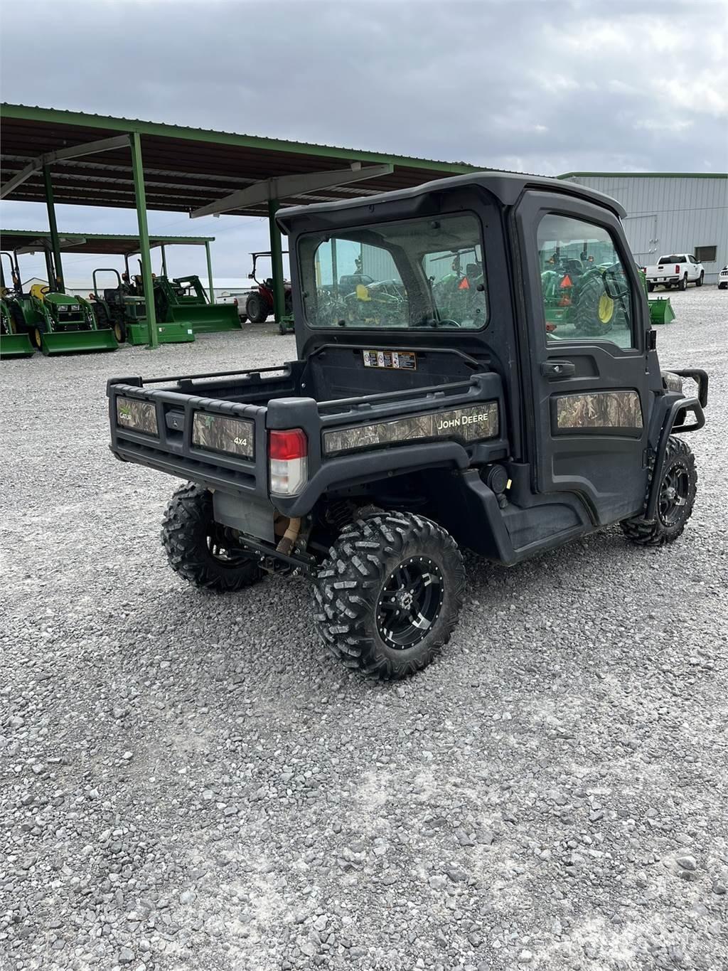 John Deere 835R Taajamakoneet