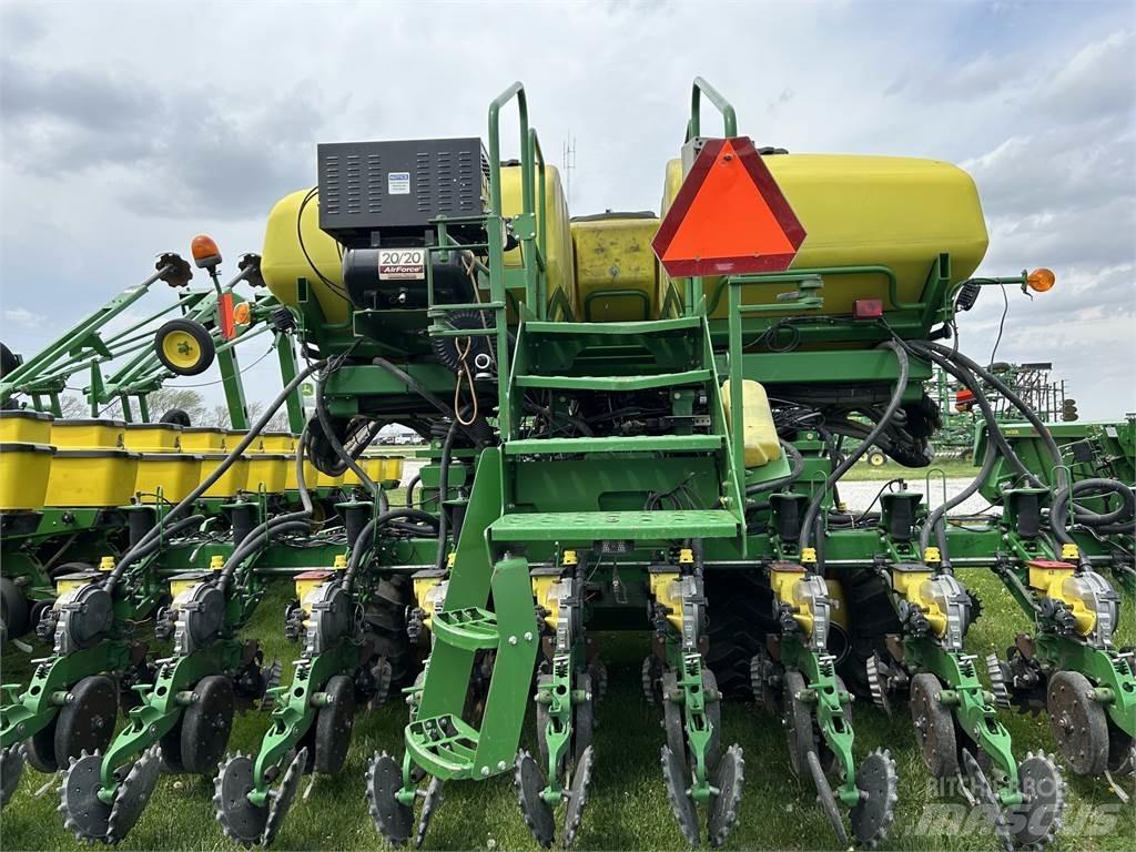 John Deere DB60 Istutuskoneet