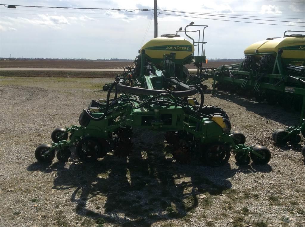 John Deere DR18 Istutuskoneet
