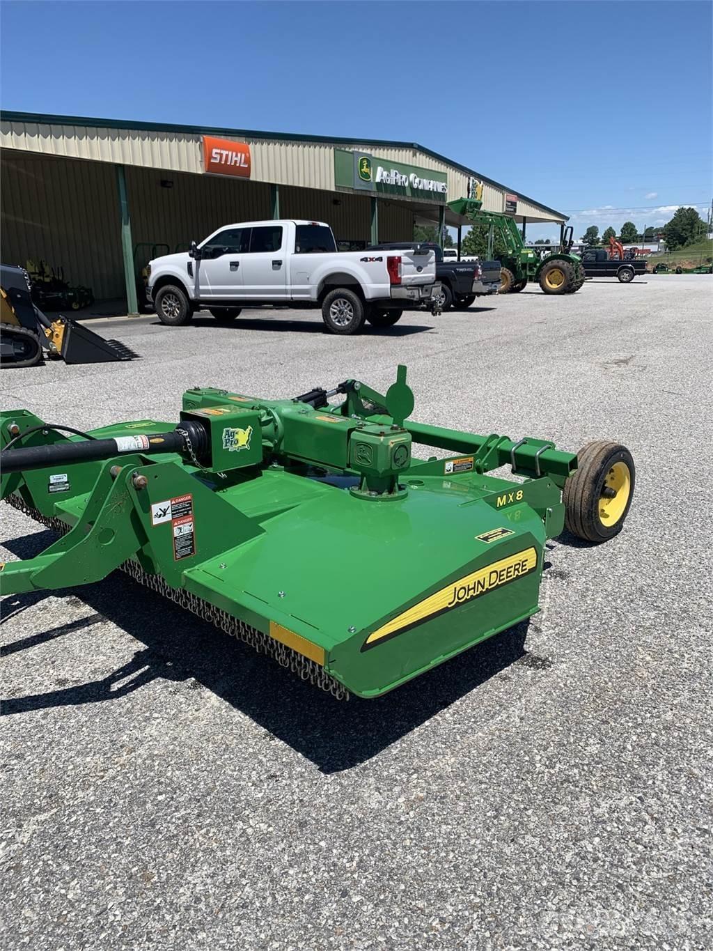 John Deere MX8 Paalinkäsittelykoneet