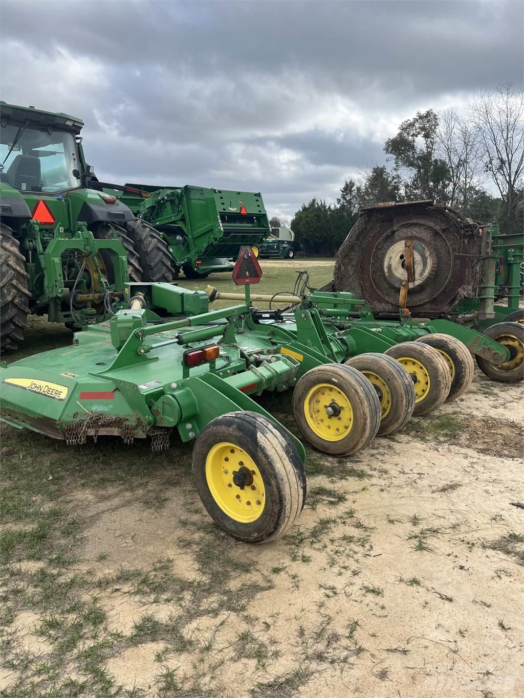 John Deere R15 Paalinkäsittelykoneet