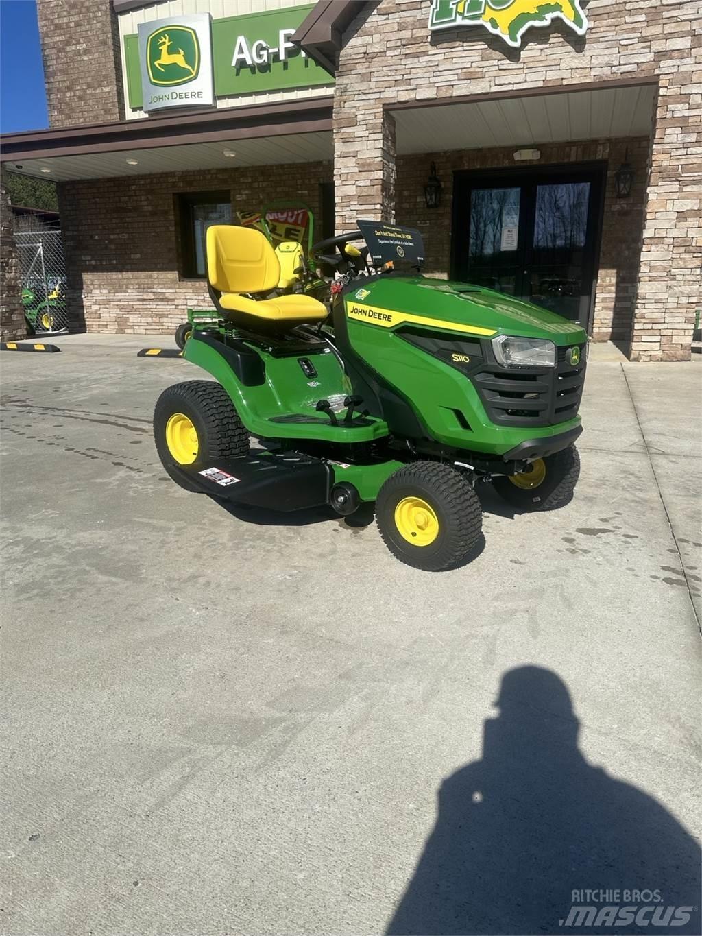 John Deere S110 Päältäajettavat ruohonleikkurit