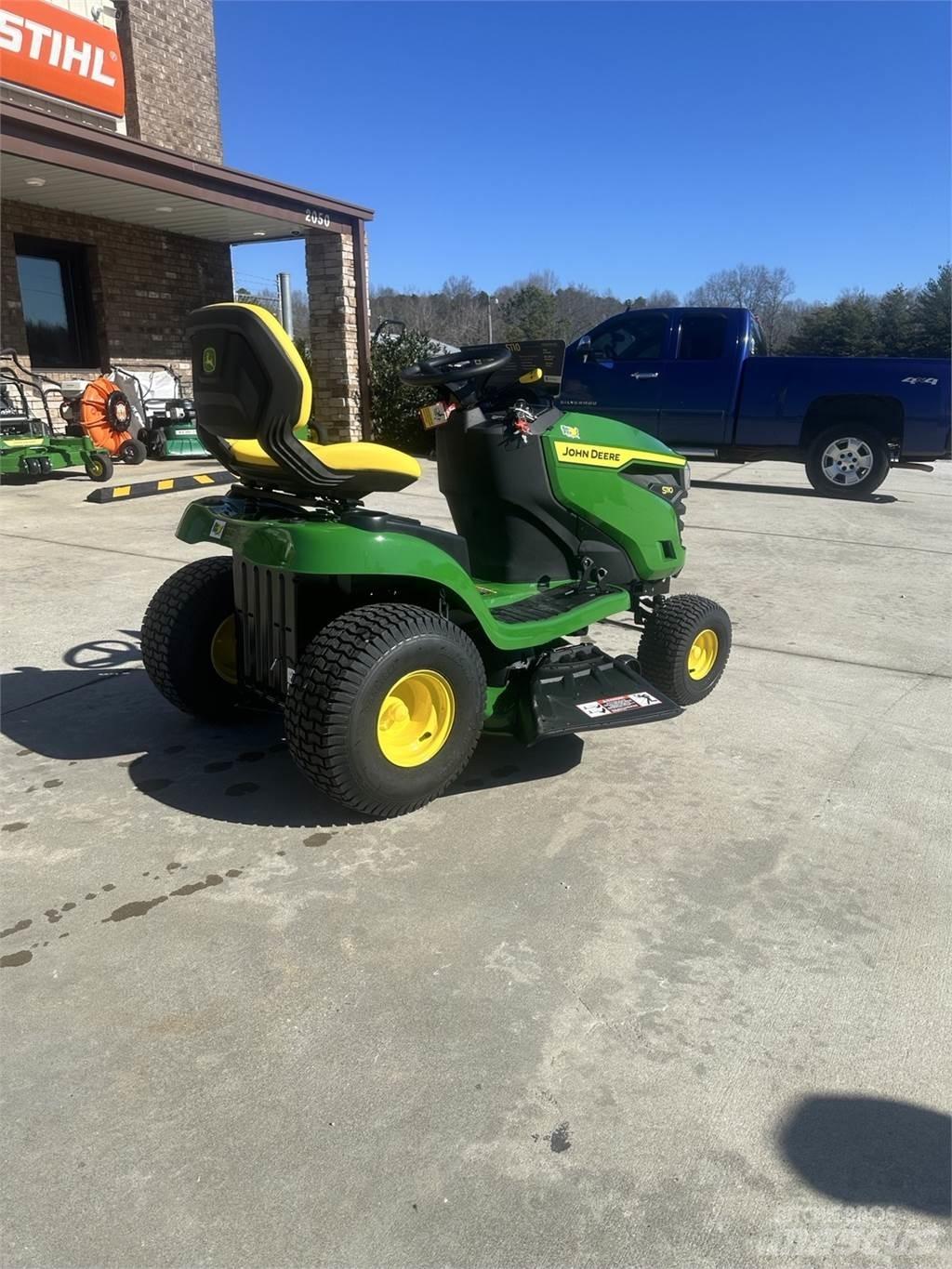 John Deere S110 Päältäajettavat ruohonleikkurit