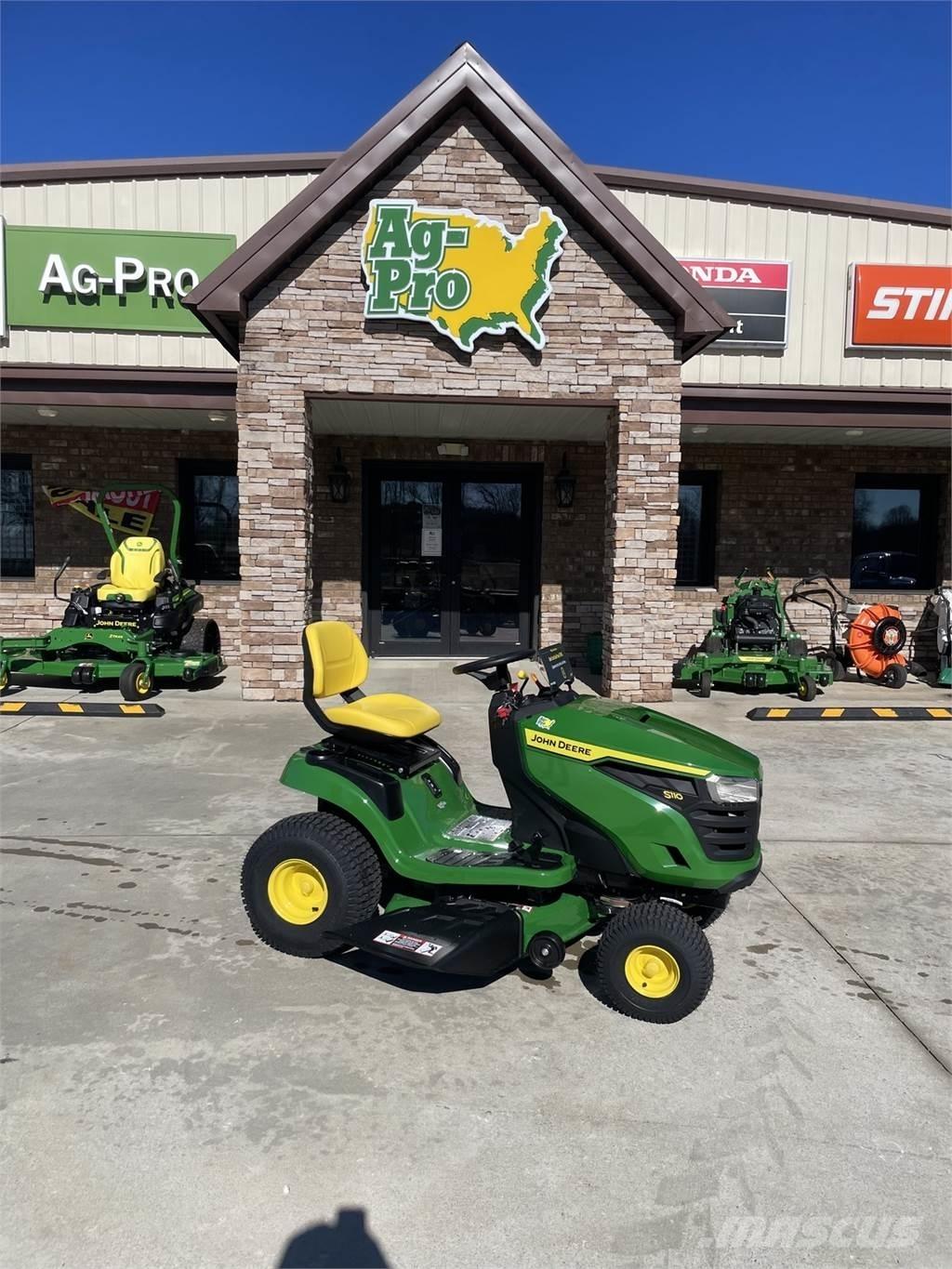 John Deere S110 Päältäajettavat ruohonleikkurit